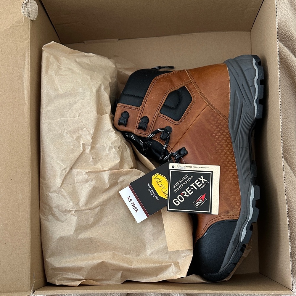 NWT 7145 ST Elias FG GTX 10.5 Vasque Brown and Black GORE-TEX Women's Boots